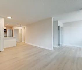 1 room apartment of 55m² in Montreal - Photo 2