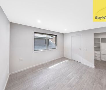 Modern and Sun-Drenched Three Bedroom Townhouse - Photo 2