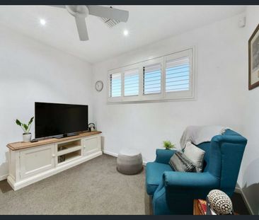 Inner City Luxe Townhouse! - Photo 1