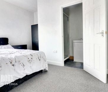 1 bedroom in a house share to rent - Photo 2