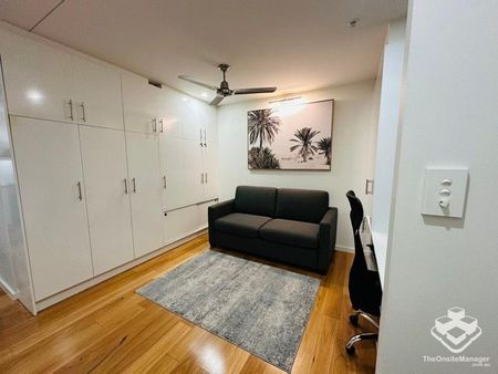 City & River Views - INNER CITY LIVING AT ITS BEST! - Photo 2