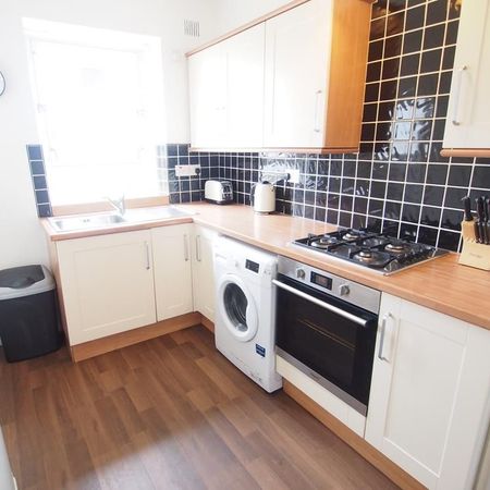 TWO BEDROOM FLAT SHARE IN M13 AREA OF MANCHESTER - Photo 3