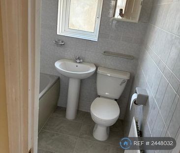 4 bedroom terraced house to rent - Photo 4