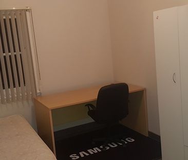 4-bedroom shared house, Frances Street - Photo 3