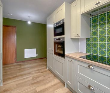 3 bedroom flat to rent - Photo 1
