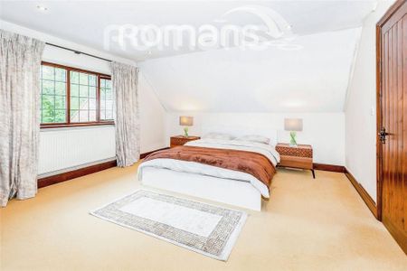 4 bedroom detached house to rent - Photo 4