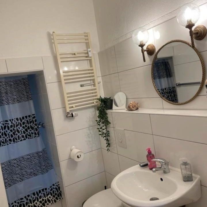 2er-Wg -Möbeliertes Zimmer in Altbauwohnung - Foto 1