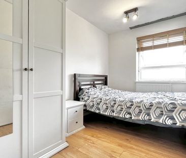 Room in a Shared Flat, Hind Grove, E14 - Photo 1