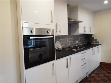 5 bedroom terraced house to rent - Photo 2