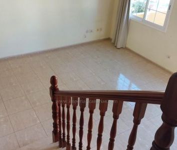 Large townhouse with three bedrooms, two bathrooms and a toilet, la... - Foto 6