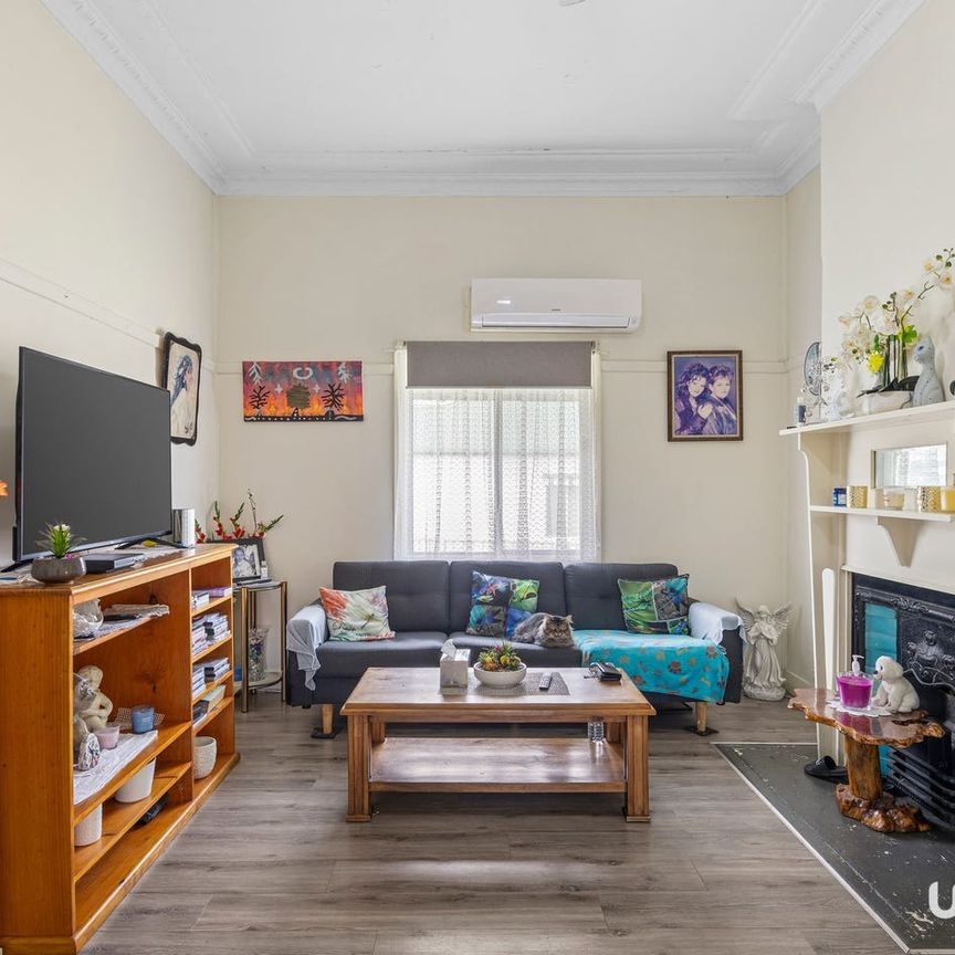 Charming Cottage with Space, Style & Convenience - Photo 1