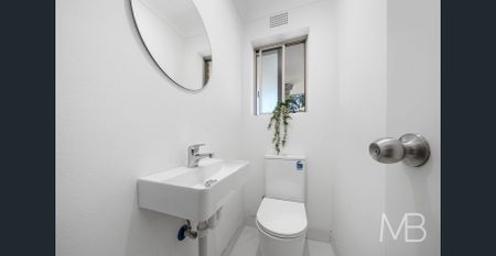 RENOVATED TOP-FLOOR UNIT IN PRIME NORTH SHORE LOCATION - Photo 4