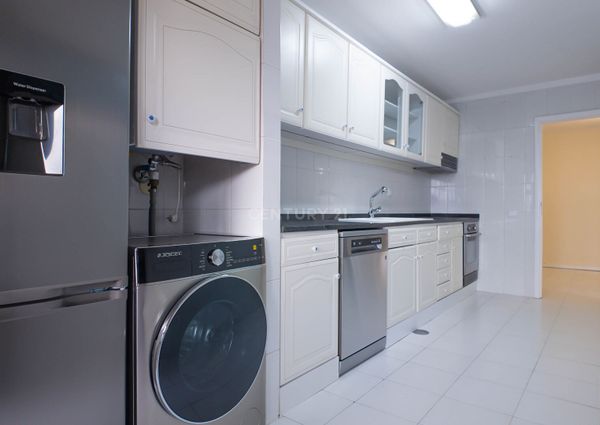 APARTAMENTO T2 VARANDA .- BOAS ÁREAS - arrecadação