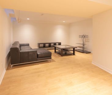 For Lease - 2 Farnham Drive, Richmond Hill, Ontario - Photo 3