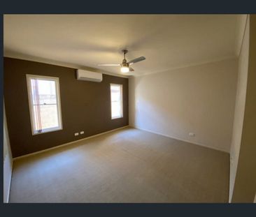 14 Sheffield Circuit, Pacific Pines, Qld 4211 - Photo 3