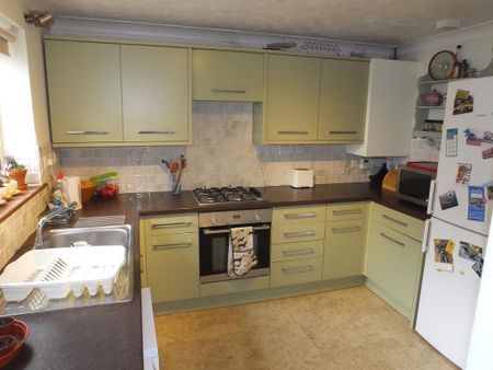 2 bedroom semi-detached house to rent - Photo 3