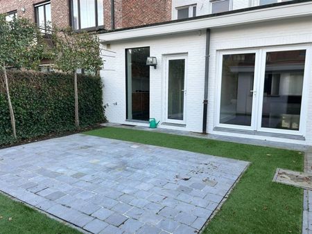 Gerenoveerde woning met vier slaapkamers en garage op rustige locatie - Photo 4