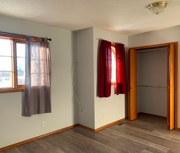 2 bed Townhouse in Deer Park! ~ Dogs welcomed! - Photo 2