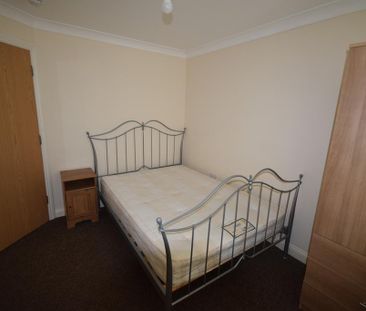 4 bedroom terraced house to rent - Photo 3