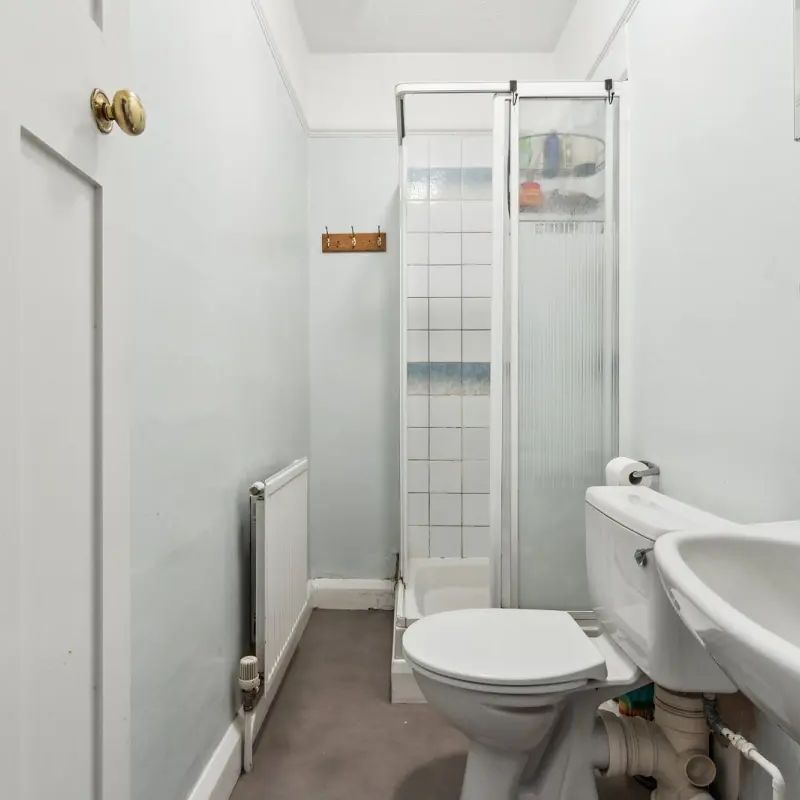 2 bedroom flat in Barnes - Photo 2