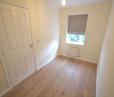 3 bedroom end of terrace house to rent - Photo 4