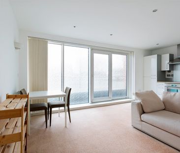 1 Bed Flat, Adriatic Apartments, E16 - Photo 2