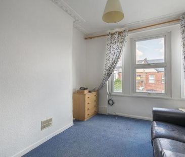 First floor 2 bedroom property located in the heart of Crouch End - Photo 5