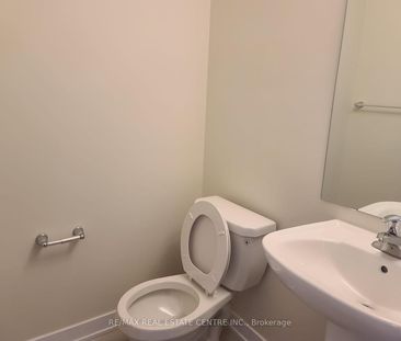 Townhouse For Lease | X8130326 - Photo 4