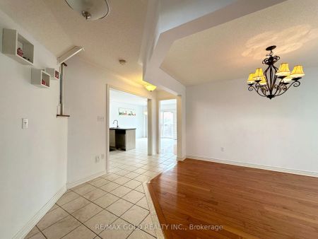 Detached Home For Lease | W9053645 - Photo 5