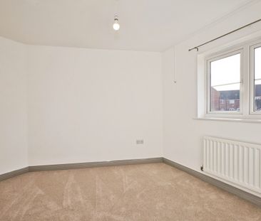 3 Bedroom Terraced to let in Popular Abbey Manor area - Photo 3