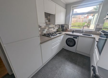 3 bedroom house - semi-detached to rent - Photo 5