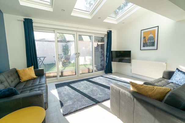 7 Bed Terraced House, Spear Road, SO14 - Photo 1