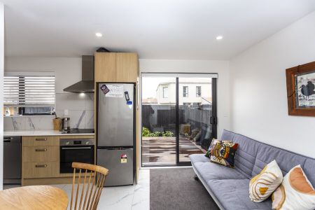 Modern 1 Bedroom Townhouse in Sydenham! - Photo 3