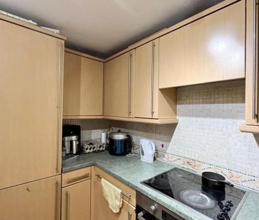 1 bedroom in a flat share to rent - Photo 5