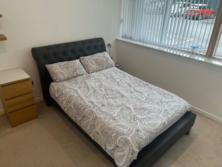 2 Bed Flat, Warwickgate House, M16 - Photo 5