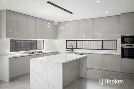 Stunning Brand New 5 Bedroom Home - Photo 2