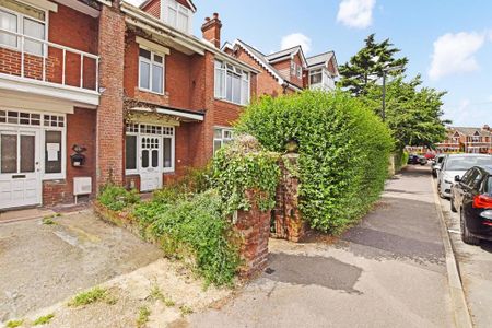 1 bedroom in a house share to rent - Photo 3