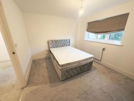 6 bedroom detached house to rent - Photo 5