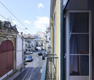 Room in a shared 13-bedroom apartment for rent in Lisbon. - Foto 6