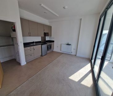 Studio Flat, Centric Close, NW1 - Photo 6