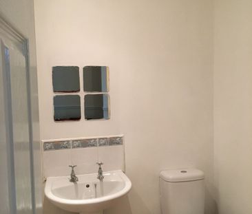 Flat 2, 47 Brighton Grove, Manchester, M14 - Photo 2