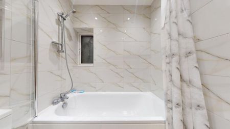 1 bedroom in a house share to rent - Photo 5