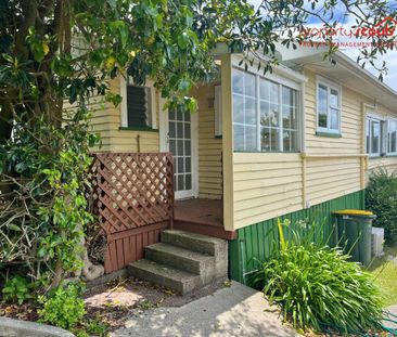 Tidy 3-Bed Home in Sought-After Stanmore Bay - Photo 3