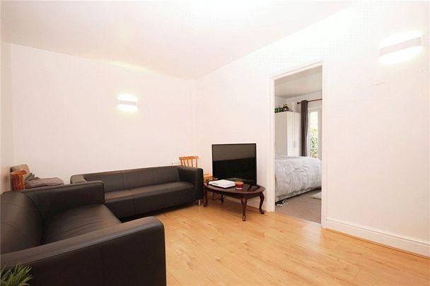 6 bedroom semi-detached house to rent - Photo 1