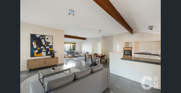 Large 5 Bedroom Home! - Photo 1