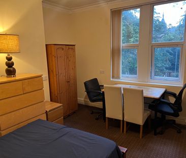 Studio Flat, Harehills Avenue, LS8 - Photo 1