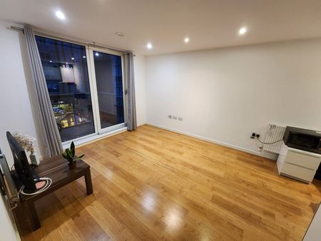 1 Bed Flat, Burgoyne House, TW8 - Photo 3