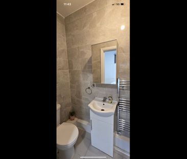 Room in a Shared House, Sterne Street, W12 - Photo 4