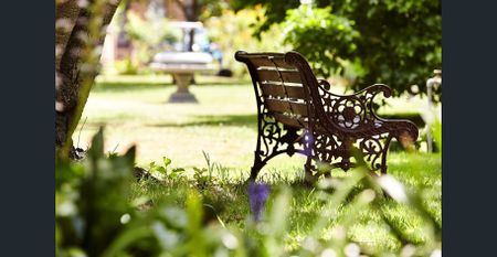 Live on Fawkner Park in landmark building - Photo 5