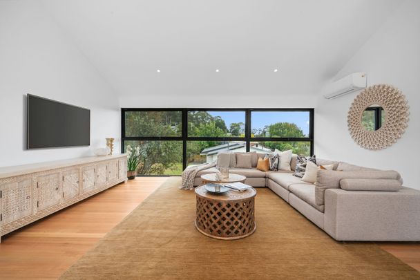 Spacious Family Home in Taroona - Photo 1